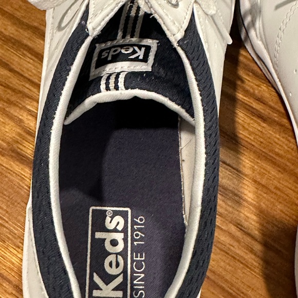Keds Woman's Courty Leather White
Lace-up closure Sneakers Size 9 - Picture 8 of 10